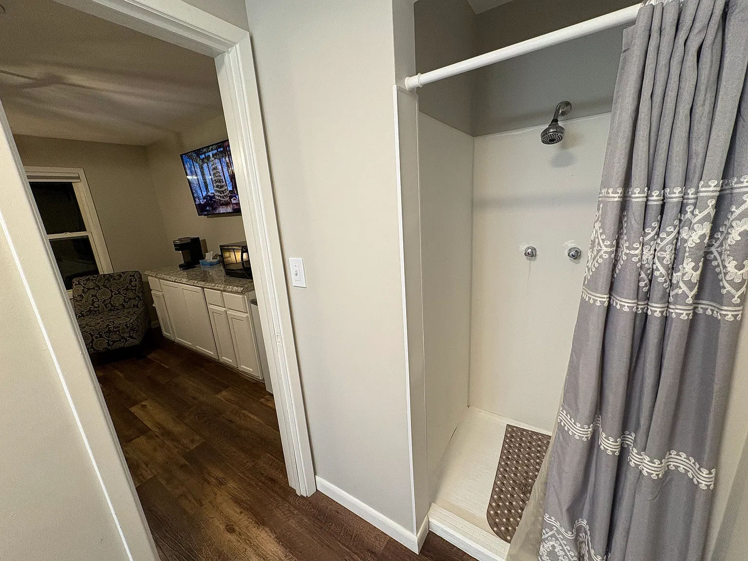 Studio, 290 sqft, $950 — Photo 3