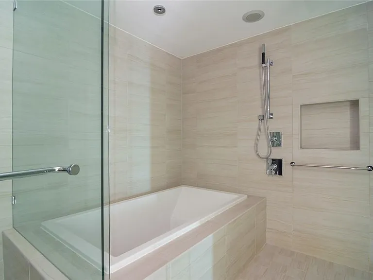1180 N Federal Hwy #1103 — Photo 15