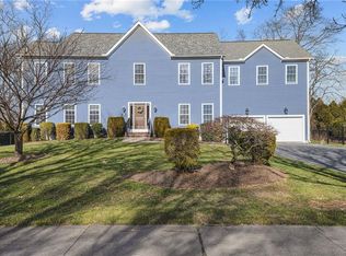 10 Windmill Ln, Rumford, RI 02916
