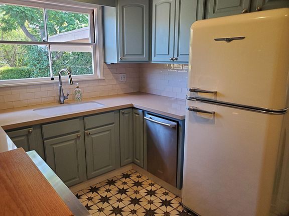 5th image of 5041 Garfield St