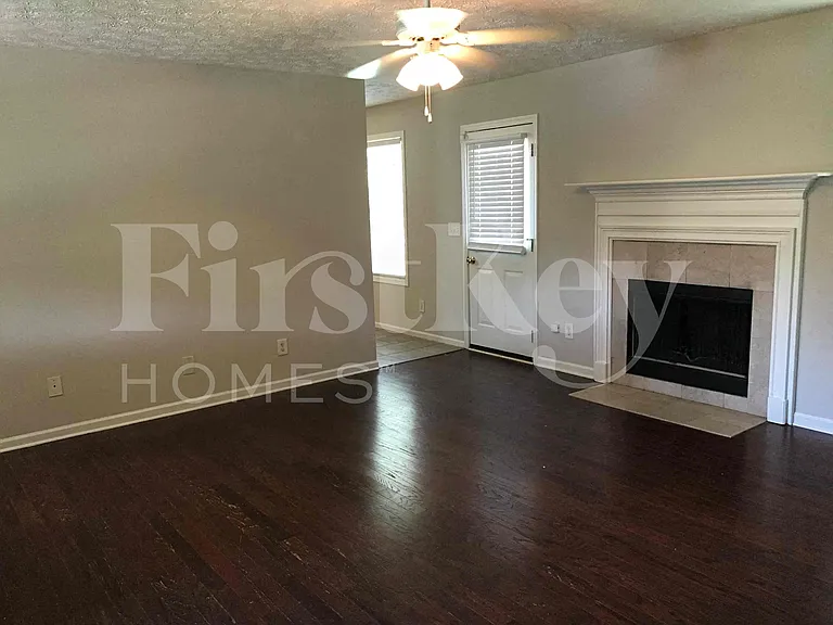 7437 Dogwood Trl — Photo 2