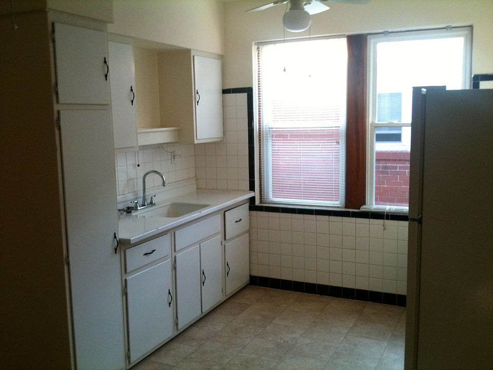 1st image of 3724 Chippewa St #A