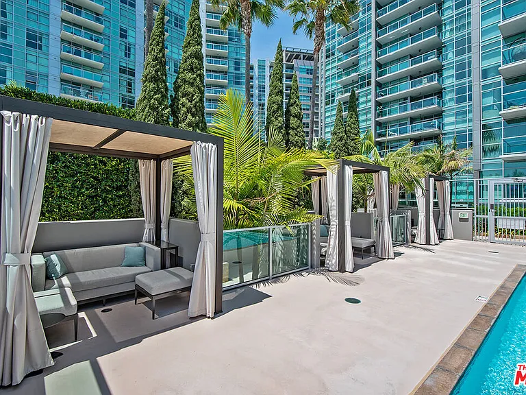 13650 Marina Pointe Dr #906 — Photo 30