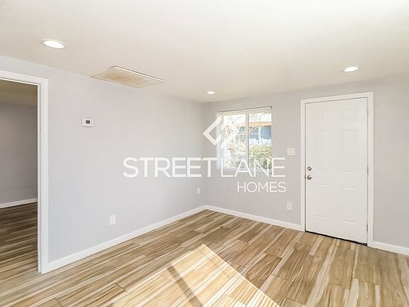 4th image of 2617 W Augusta Ave APT A