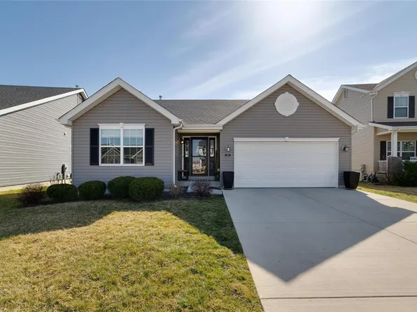 210 Charlestowne Place Dr, Saint Charles, MO 63301