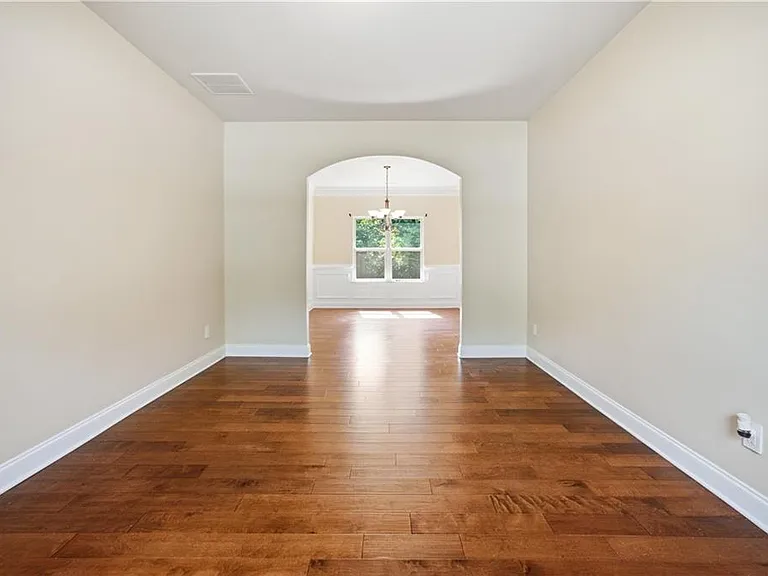 1268 Mitford Ln — Photo 5