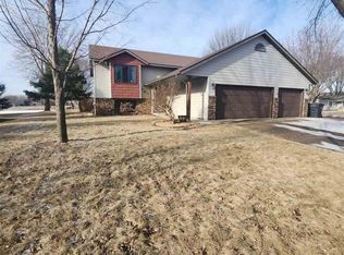 100 Sandpiper Dr, Mankato, MN 56001