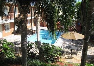 Garden & Pool area