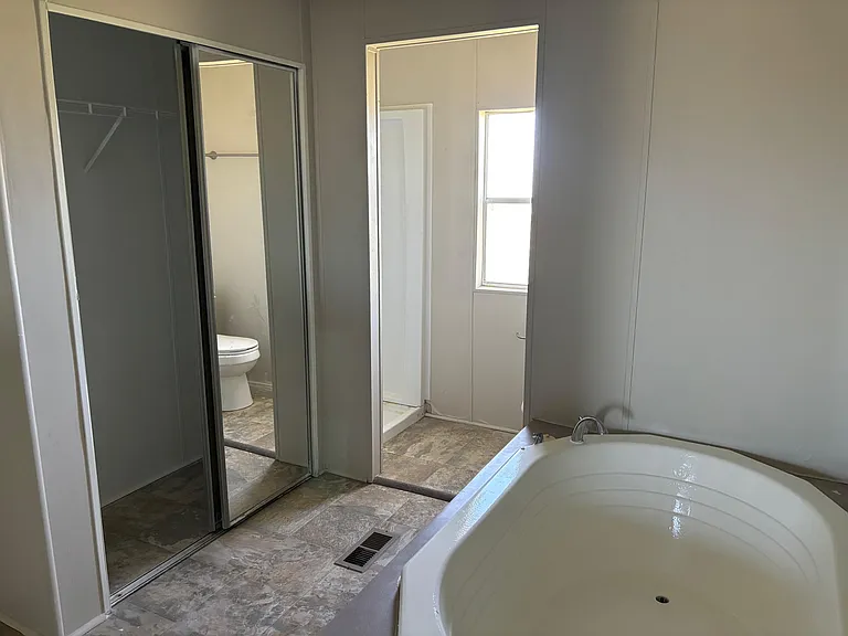 414 FM 969 — Photo 12