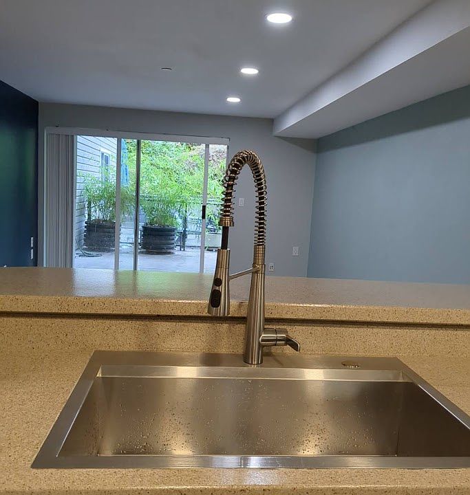 Open floor plan between Kitchen and Living room with 42in breakfast bar