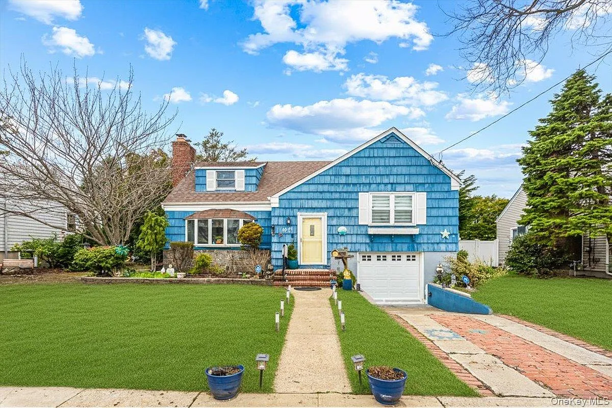 1031 Highland Street photo 1