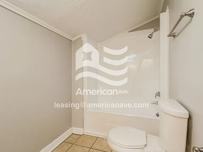 535921_013_bathroom_14241634.jpg