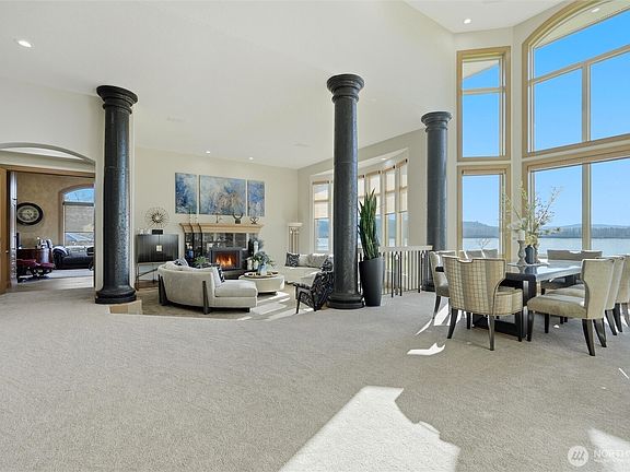 4th image of 266 Columbia Point Road