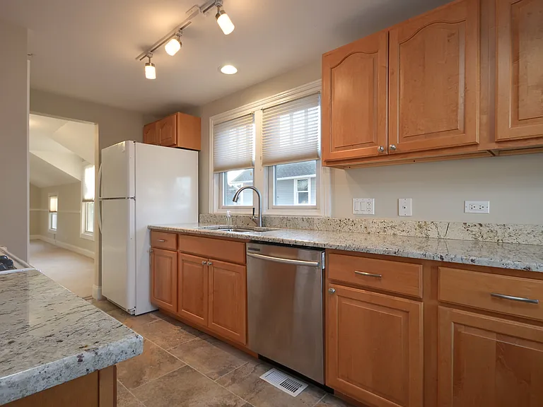 148 W Station St #2 — Photo 3