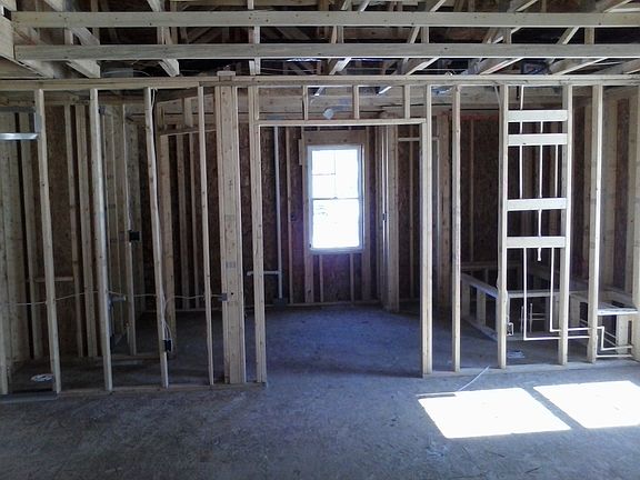 5th image of 978 Heritage St