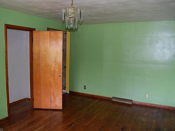 2nd image of 138 Lilburne Dr