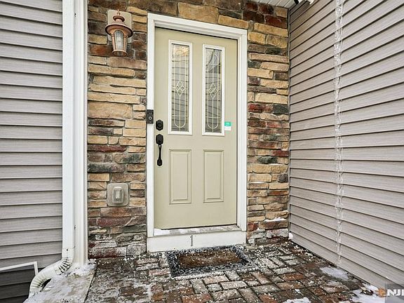 3rd image of 784 Kinderkamack Rd #101