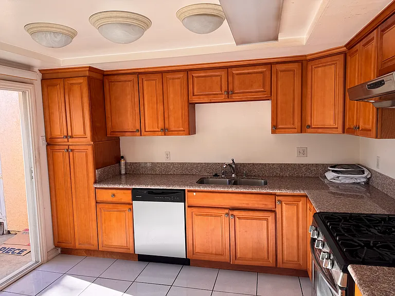 2707 Amanda St #A — Photo 5