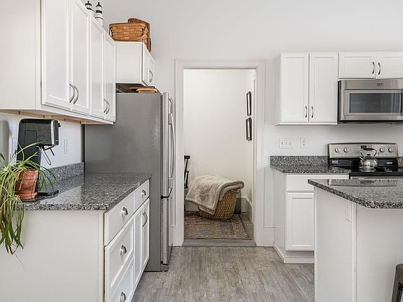 3rd image of 141 Cumberland Ave #1