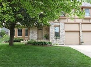 8354 Oakview Cir, Lenexa, KS 66215
