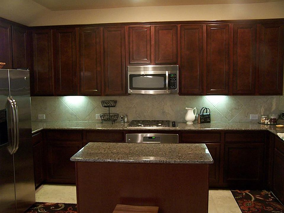 Kitchen with island. Granite countertops and stainless applicances