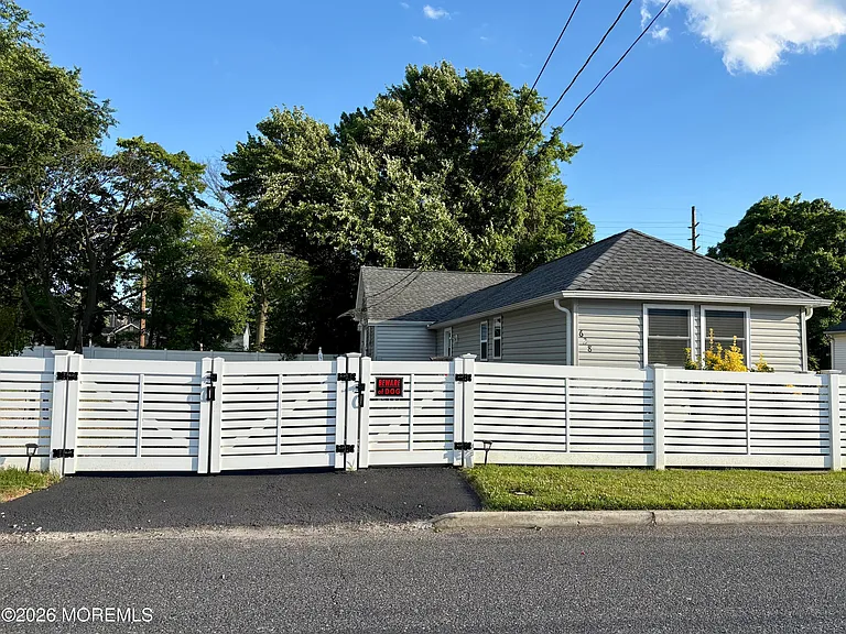 628 Columbia Ave — Photo 2