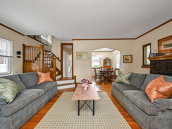 4th image of 236-11 Seward Ave