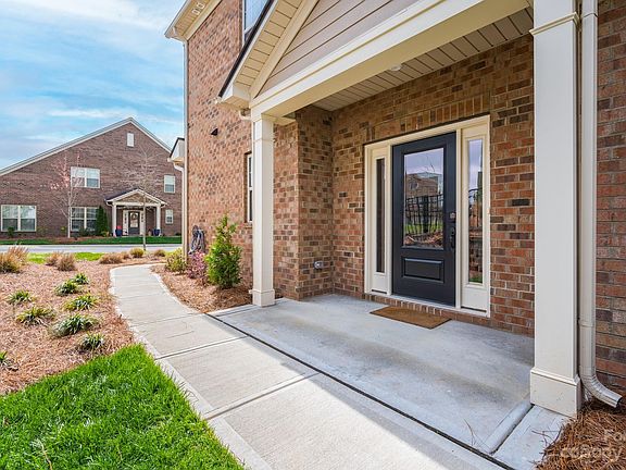 5th image of 5008 Forest Hills Pl