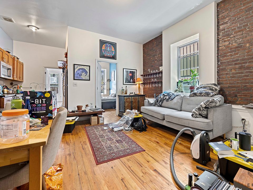 1st image of 124 Hart St #1B
