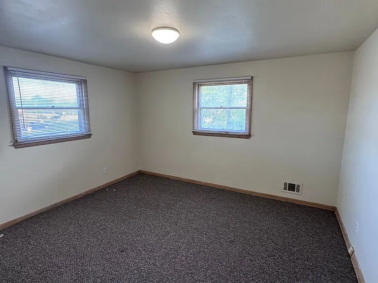 3929 Erie St — Photo 5