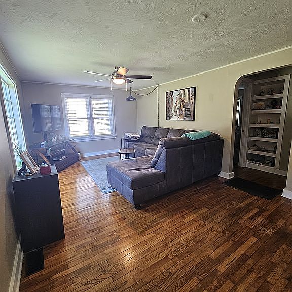 Listing photo 3