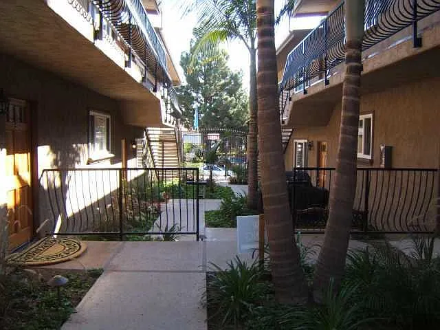 2 bed, 800 sqft, $3,200 — Photo 3