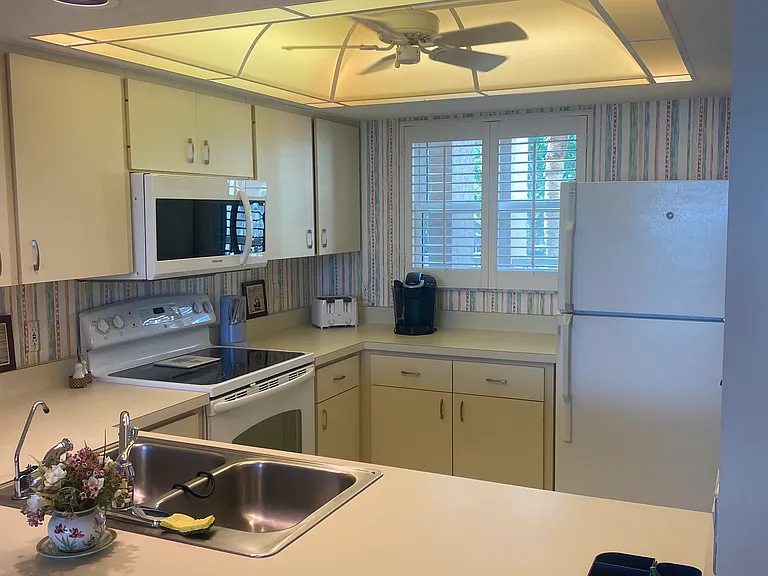 897 Collier Ct #202 — Photo 9