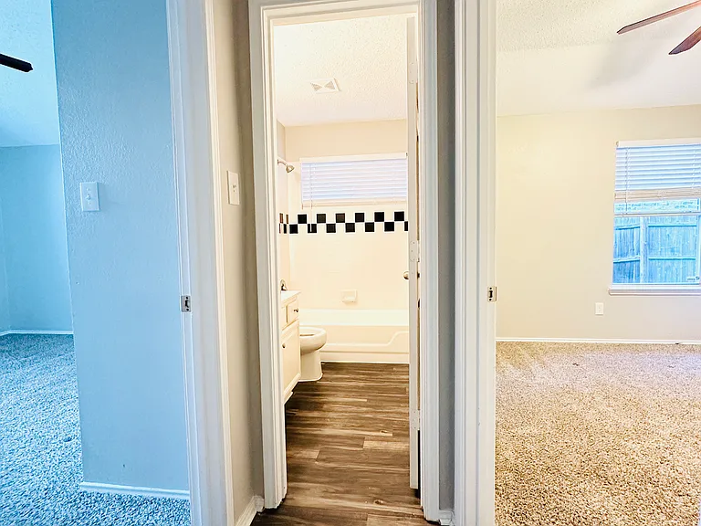 4817 Shadow Crest Dr — Photo 4