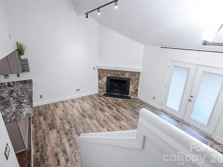 100 Willow Run Dr #2 — Photo 10