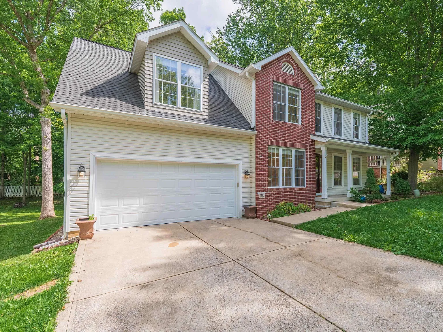 4 bed, 2.5 bath, 1951 sqft, $2,650 — Photo 3