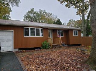 14 Fran Ln, Selden, NY 11784