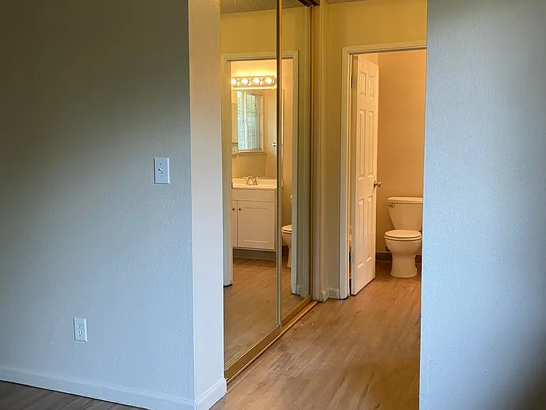6832 & 6834 Trovita Way — Photo 14
