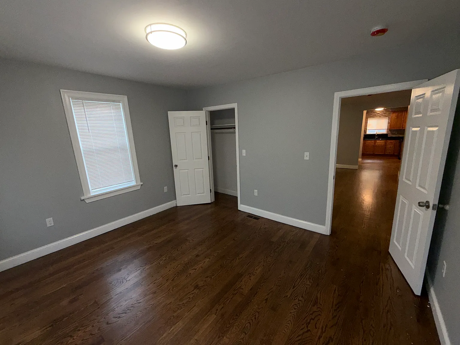 3 bed, 1000 sqft, $2,300 — Photo 2
