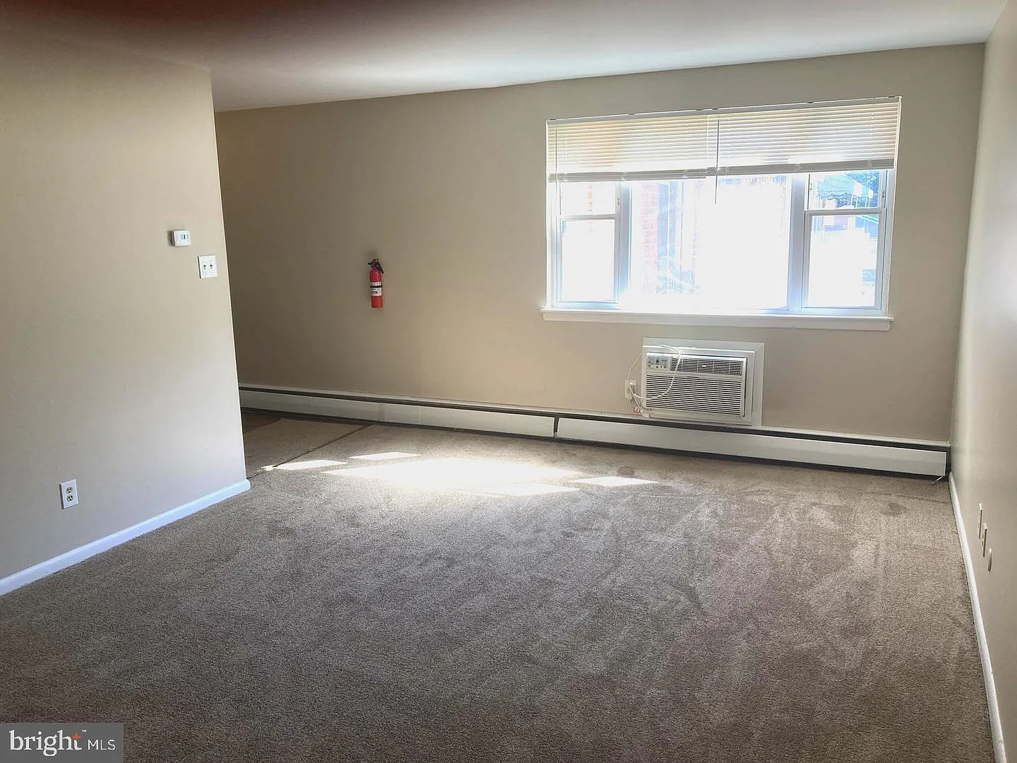 1 bed, 1.0 bath, 684 sqft, $1,325 — Photo 2