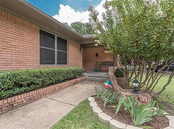 2nd image of 1718 Robin Ln