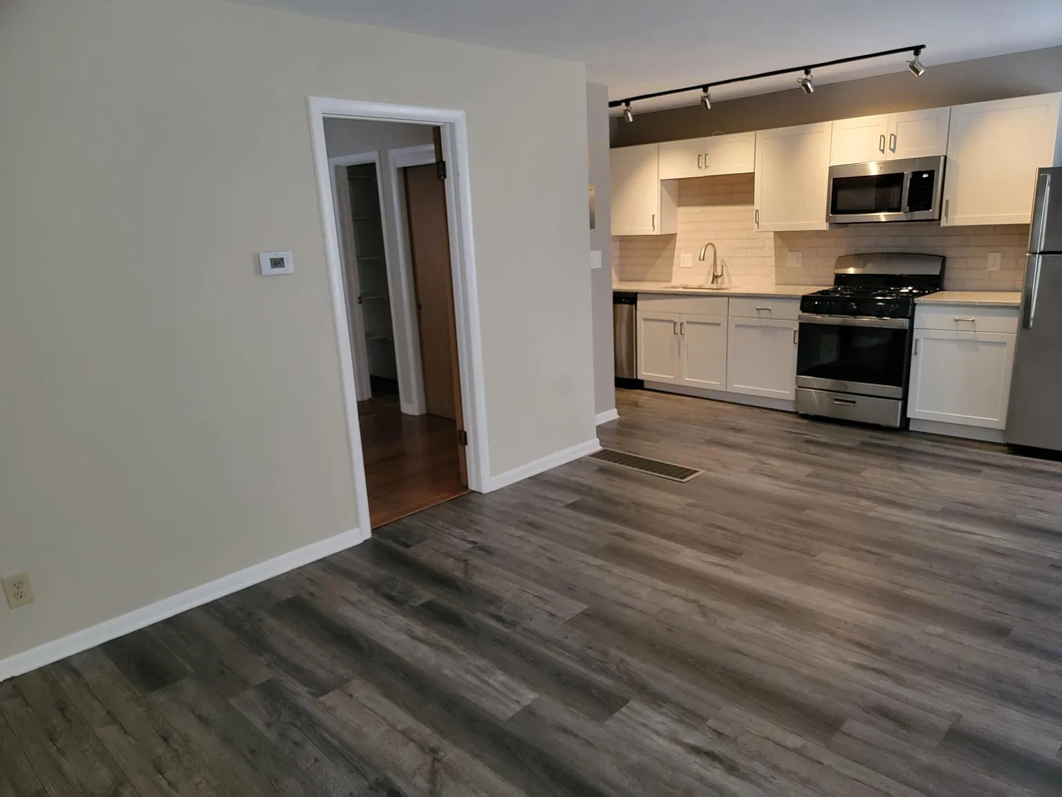 1 bed, 500 sqft, $900 — Photo 2