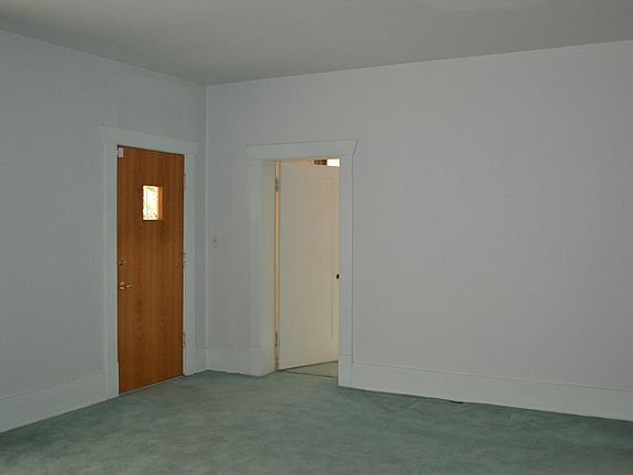 2nd image of 2222 S Lake St
