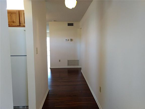 3rd image of 4 Vista Palm Ln