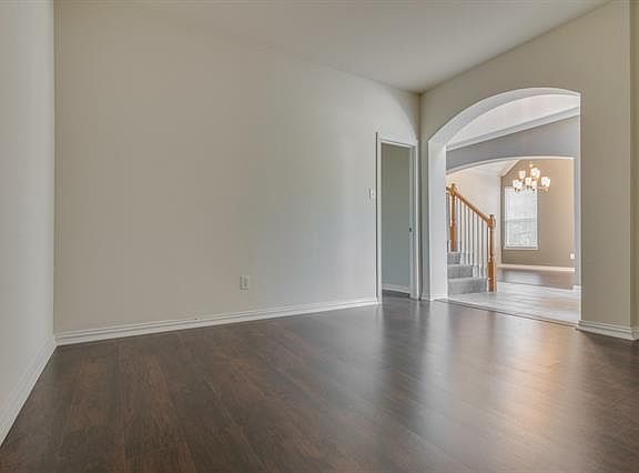 3rd image of 639 Teresa Ln