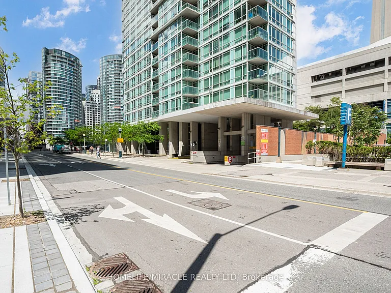81 Navy Wharf Ct #201 — Photo 6