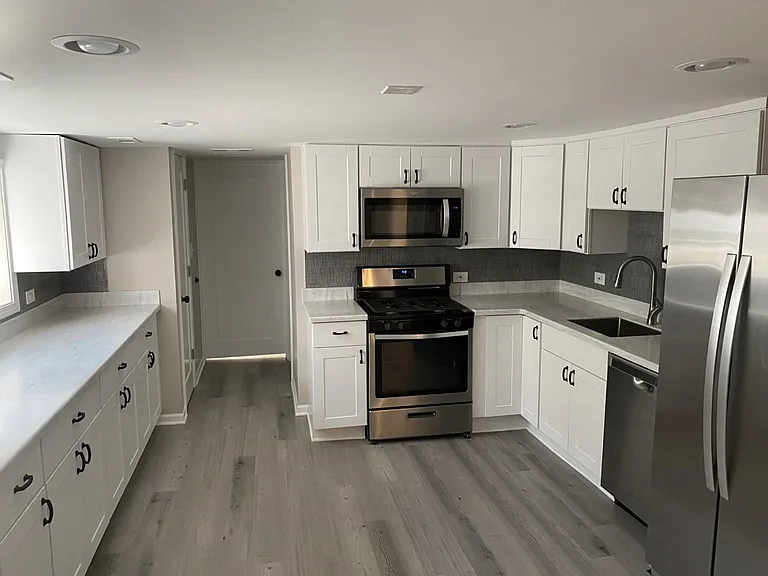5806 W Altgeld St #G — Photo 2