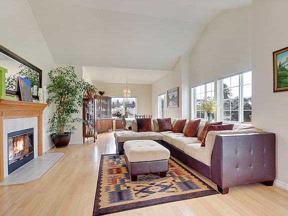 4th image of 12119 199th Avenue Ct E