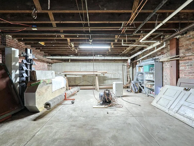 23-25 E King St — Photo 6