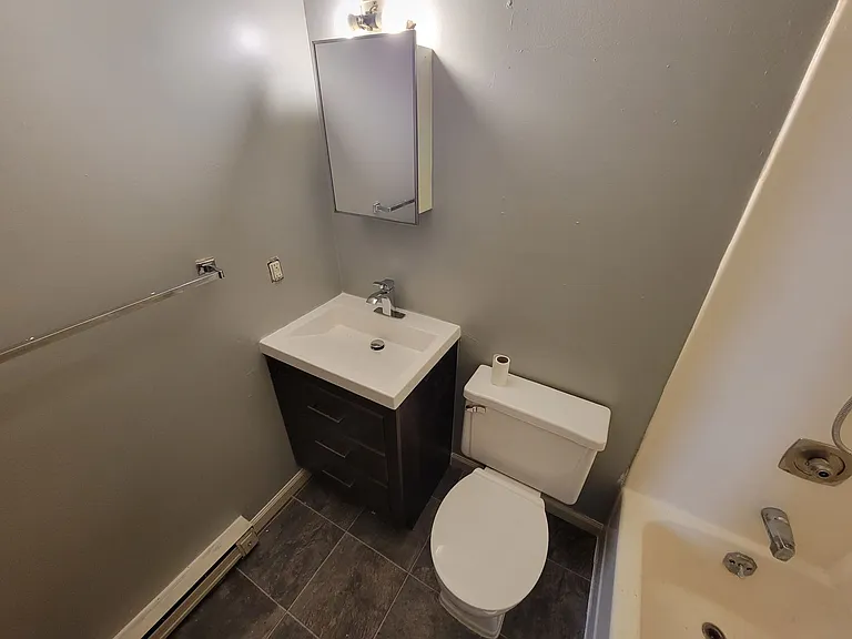 1526 E Superior St #4 — Photo 8